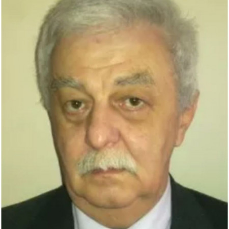 Prim. dr Vladan Petrović, Specijalista ortopedije sa traumatologijom i opšte hirurgije