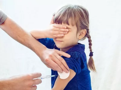 Krajem dvadesetog veka pojavile se su trvrdnje da MMR vakcina utiče na razvitak. Naime, metodologija i obim ispitanika u istraživanju je doveden u pitanje.